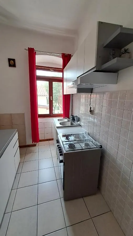 Red Blue With Private Parking And Gray Blue Apartment Pula
