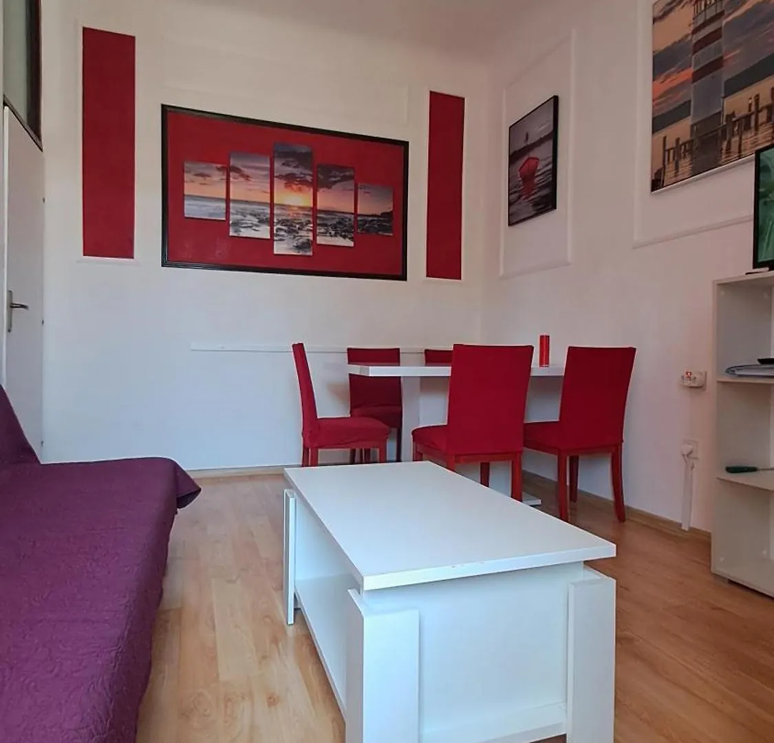 Red Blue With Private Parking And Gray Blue Apartment Pula Chorvatsko