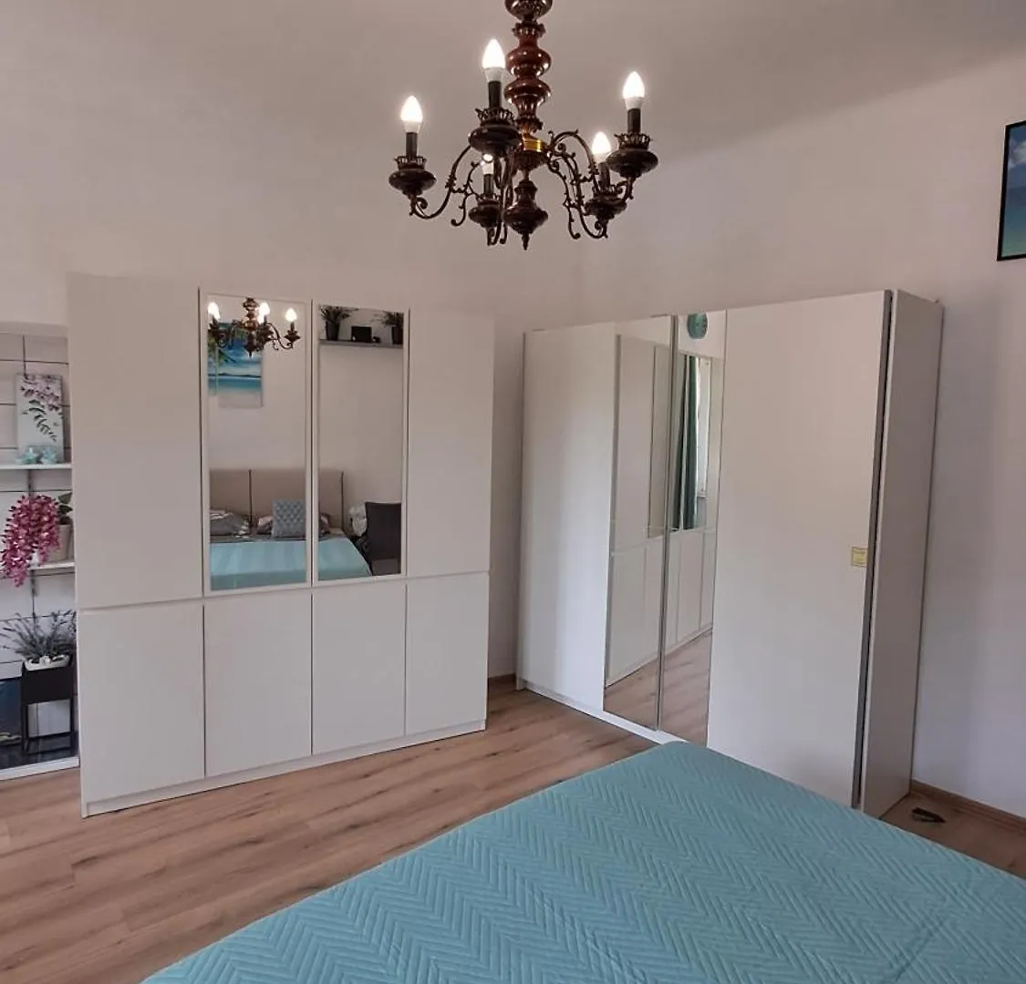 Red Blue With Private Parking And Gray Blue Apartment Pula Chorvatsko